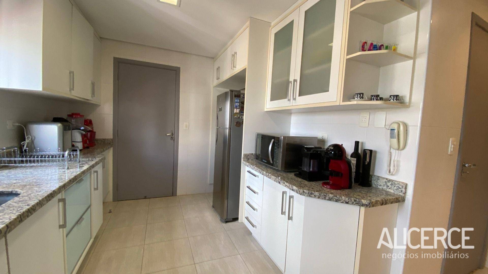 Apartamento à venda com 3 quartos, 237m² - Foto 46