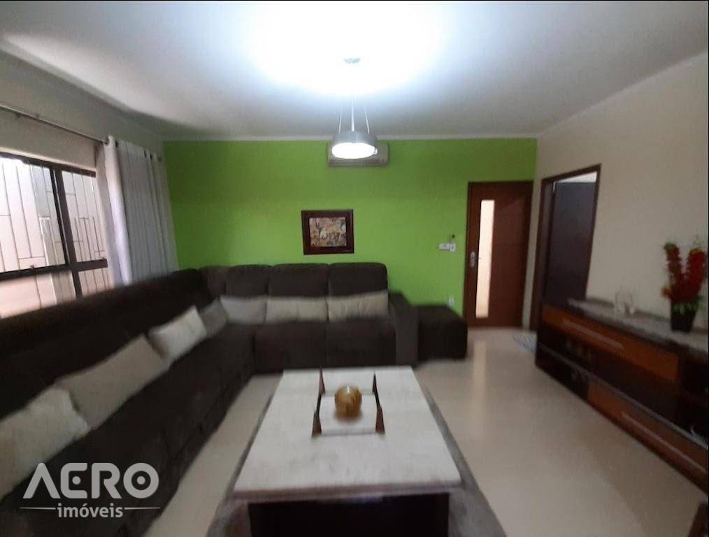 Casa à venda com 3 quartos, 186m² - Foto 4