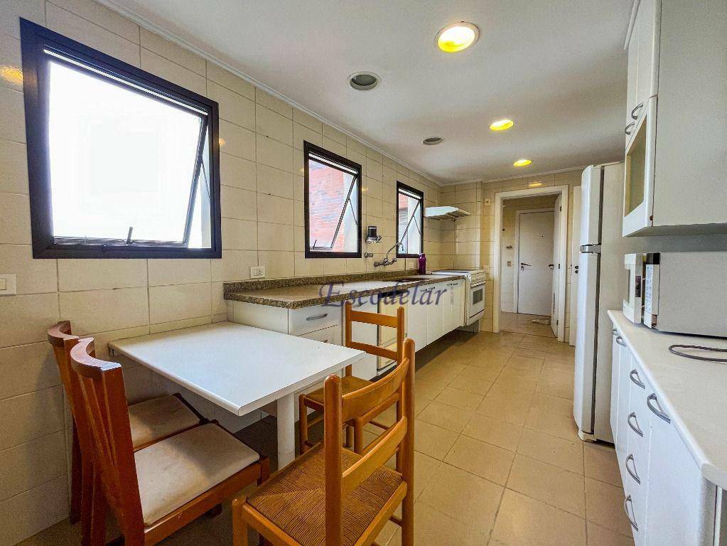 Apartamento à venda com 3 quartos, 213m² - Foto 12