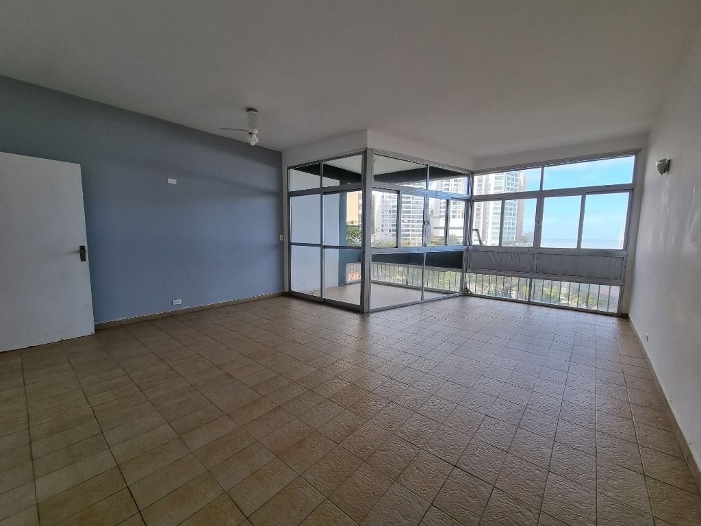 Apartamento à venda com 3 quartos, 140m² - Foto 2