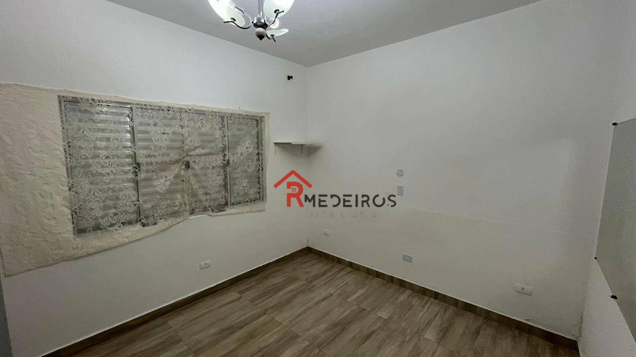 Casa para alugar com 3 quartos, 180m² - Foto 12