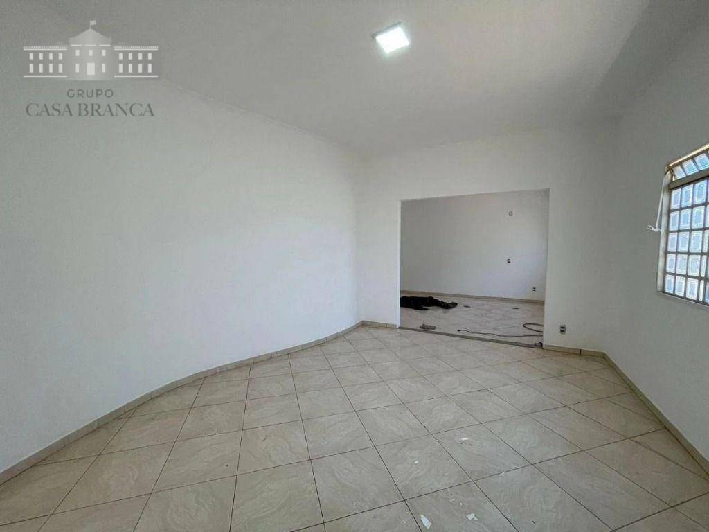 Casa à venda e aluguel com 4 quartos, 342m² - Foto 8