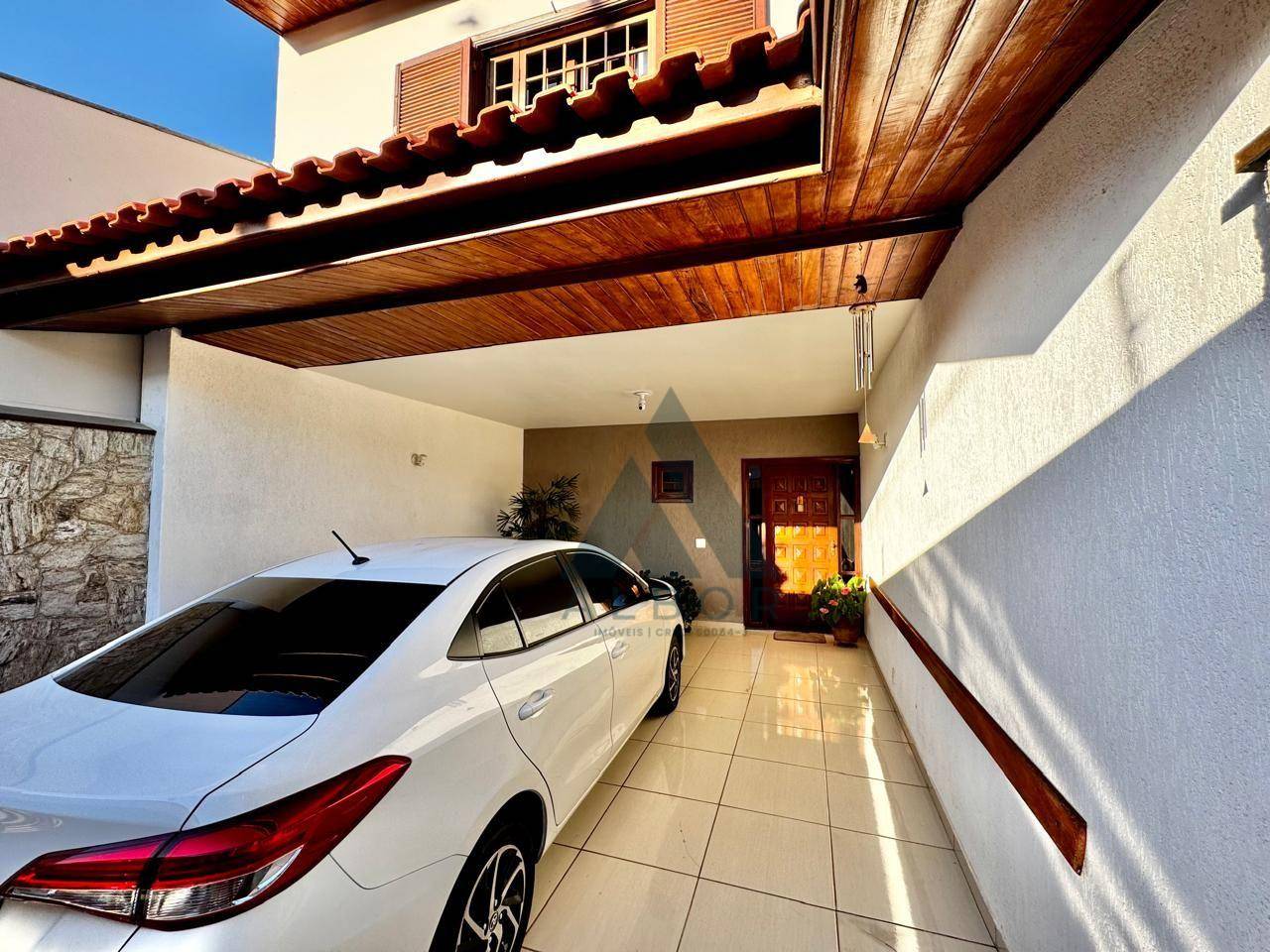 Casa, 3 quartos, 252 m² - Foto 1