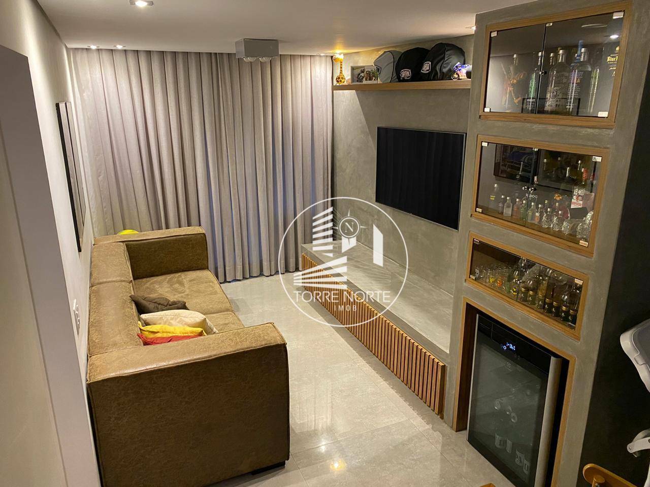 Apartamento à venda com 2 quartos, 67m² - Foto 1