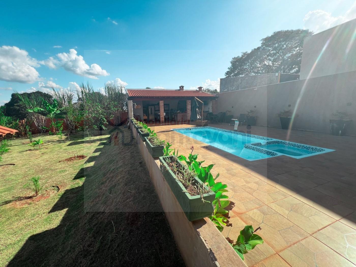 Casa à venda com 2 quartos, 990m² - Foto 1