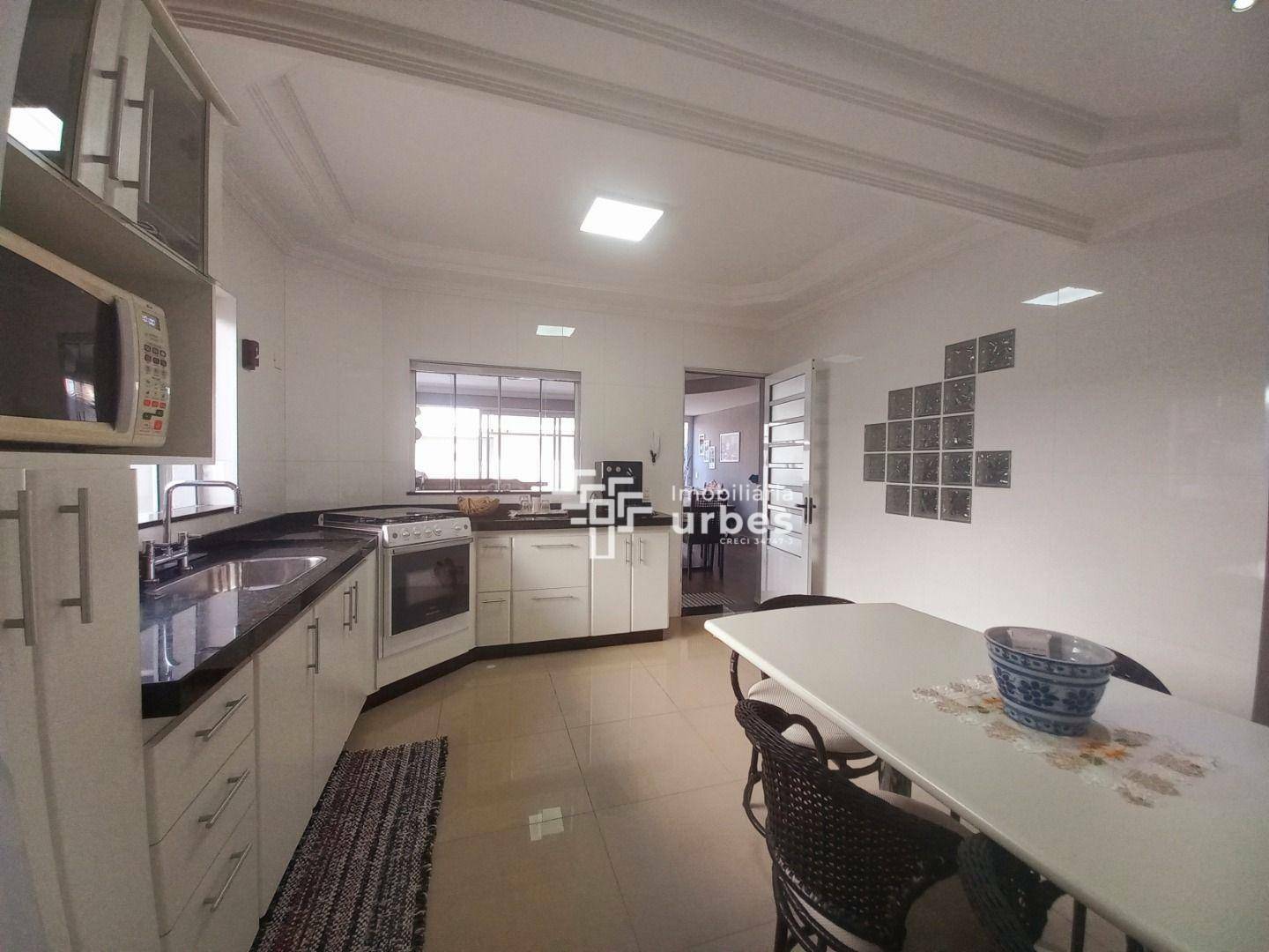 Casa à venda com 3 quartos, 347m² - Foto 18