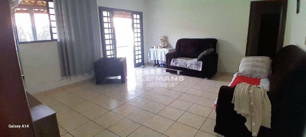 Chácara à venda com 6 quartos, 200m² - Foto 6