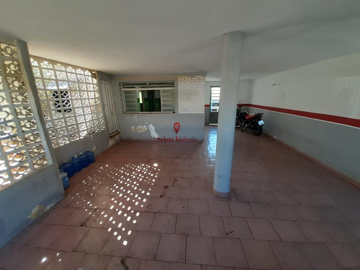 Casa à venda com 2 quartos, 250m² - Foto 4