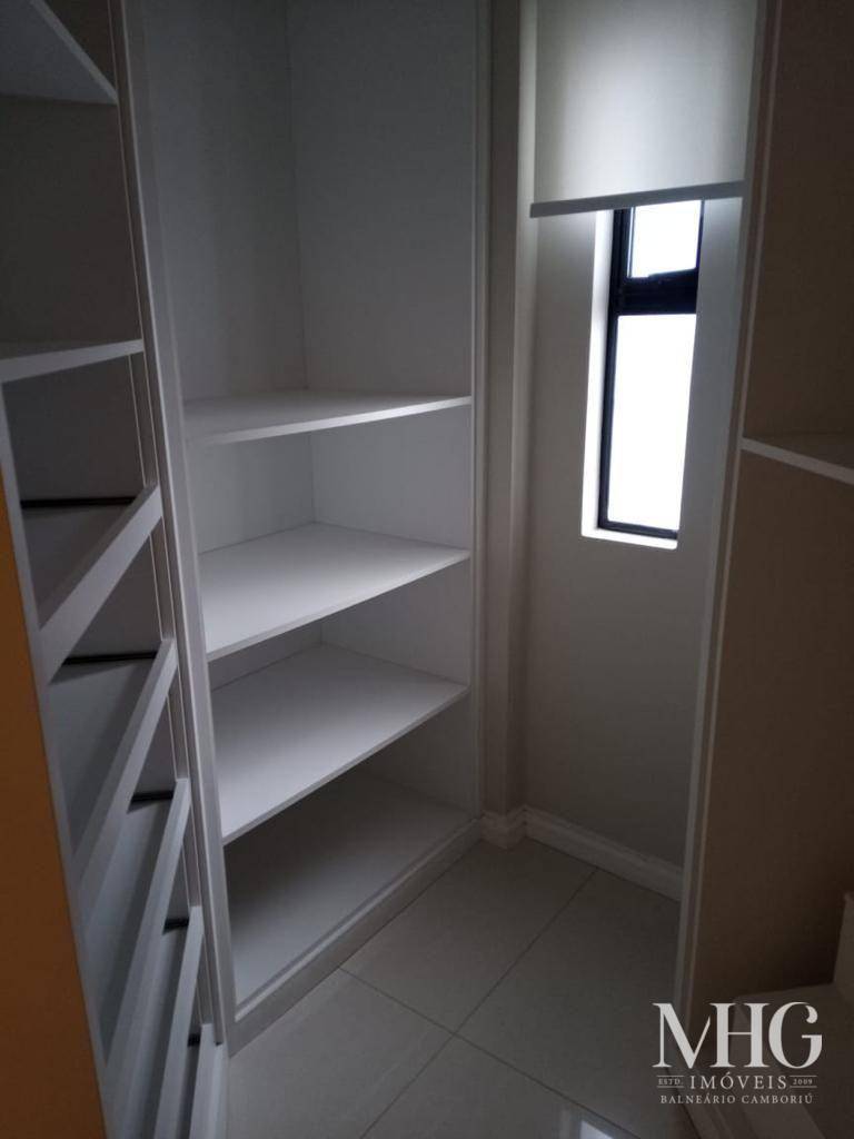 Apartamento à venda com 3 quartos, 292m² - Foto 4