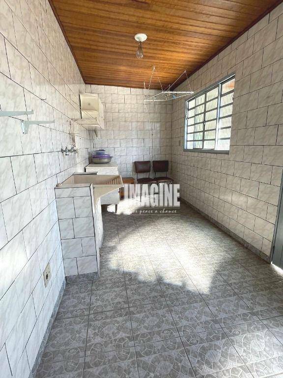 Casa à venda com 2 quartos, 120m² - Foto 18