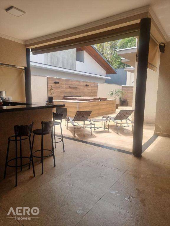 Casa à venda com 4 quartos, 290m² - Foto 8