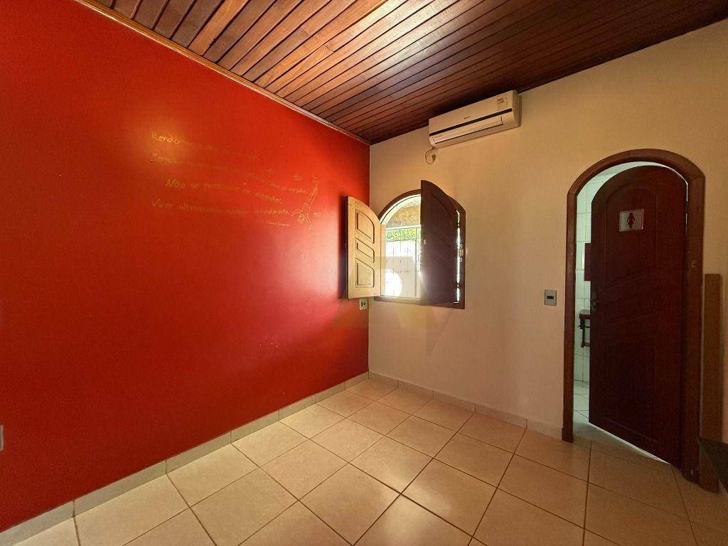 Casa para alugar com 3 quartos, 195m² - Foto 11