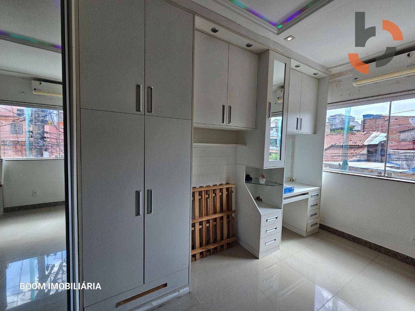 Casa à venda com 5 quartos, 218m² - Foto 35