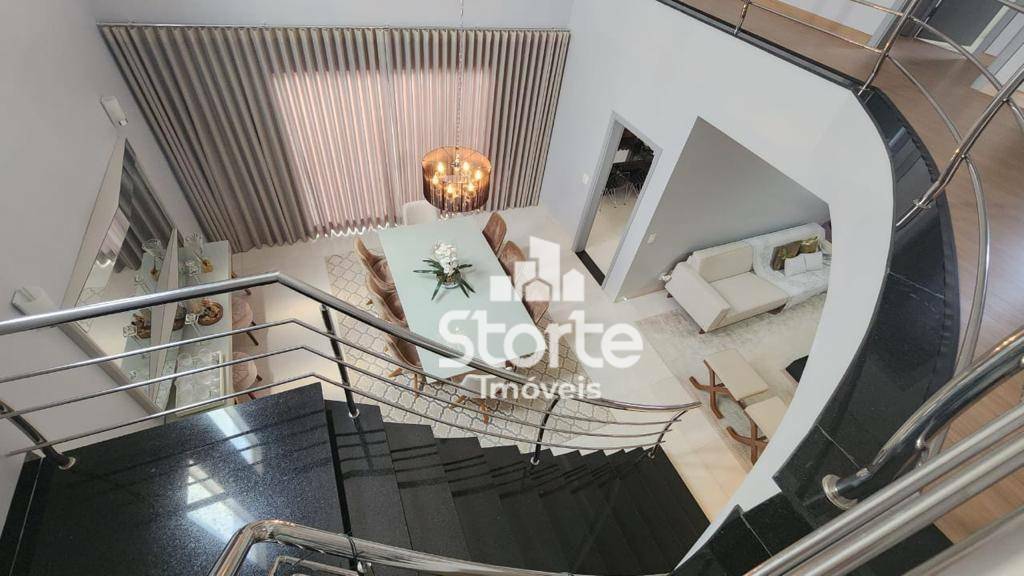 Casa à venda com 4 quartos, 340m² - Foto 3