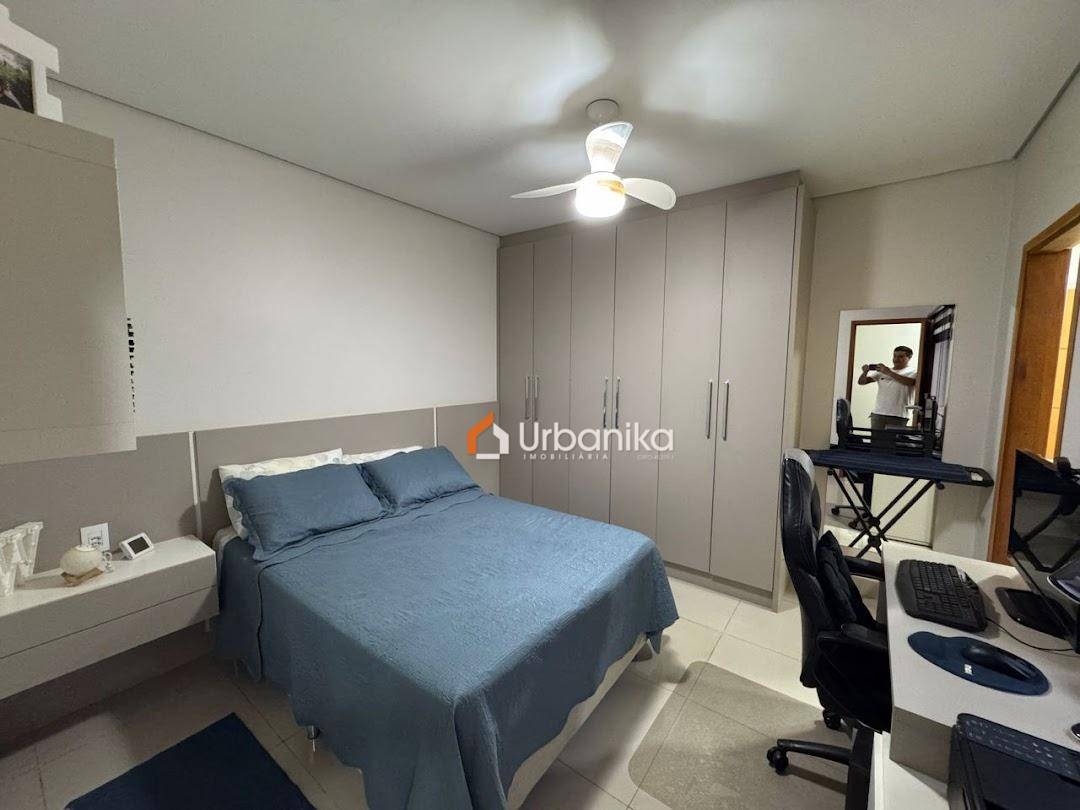 Casa, 3 quartos, 230 m² - Foto 1