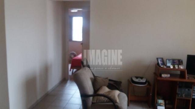 Apartamento à venda com 2 quartos, 62m² - Foto 2