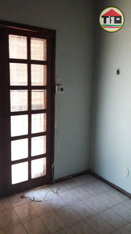 Casa para alugar com 3 quartos, 300M2 - Foto 4