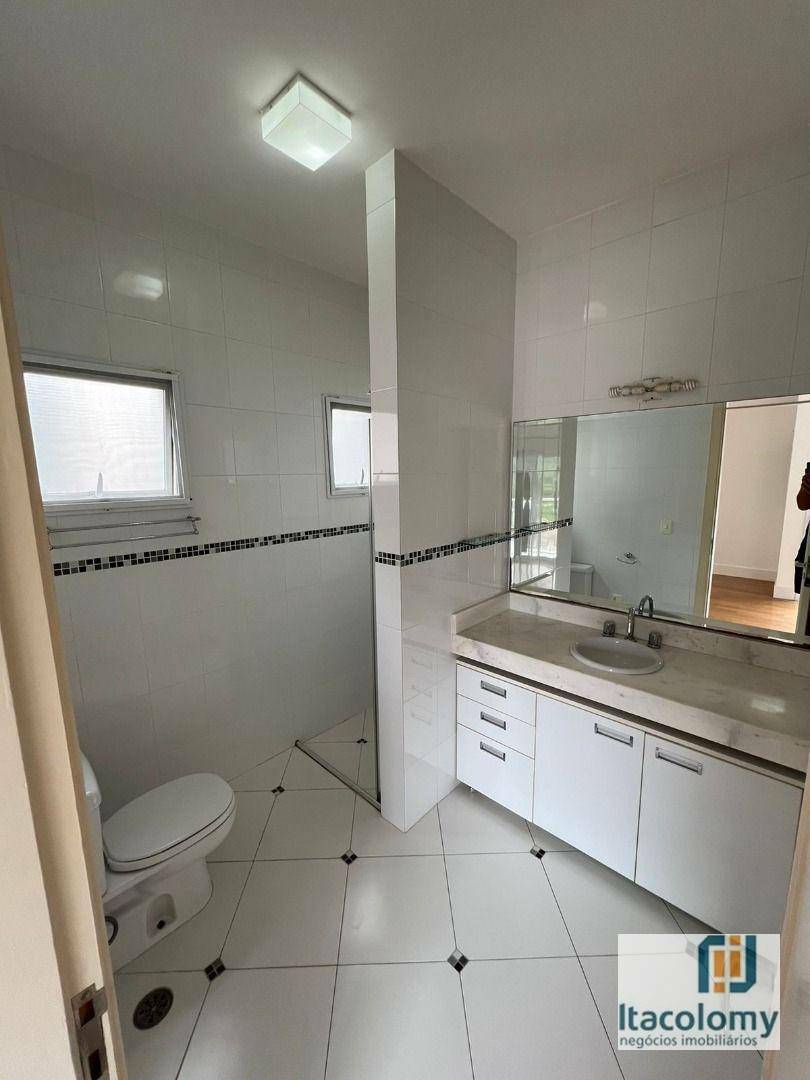 Casa de Condomínio para alugar com 5 quartos, 340m² - Foto 19