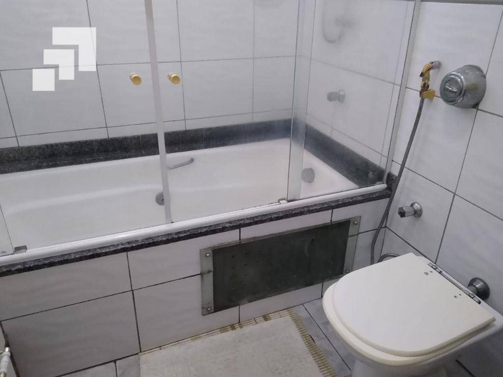 Casa de Condomínio para alugar com 3 quartos, 198m² - Foto 6