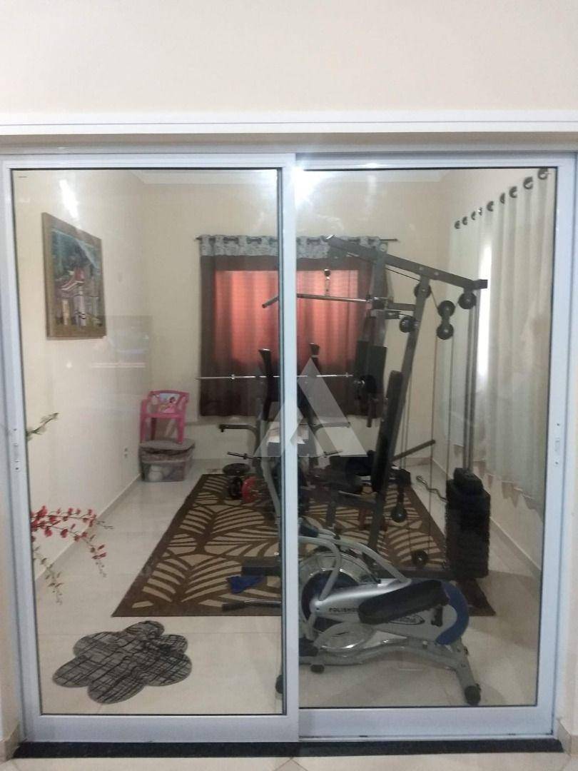 Casa à venda com 2 quartos, 195m² - Foto 2