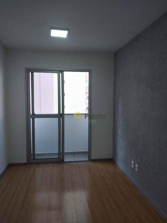 Apartamento para alugar com 3 quartos, 65m² - Foto 2