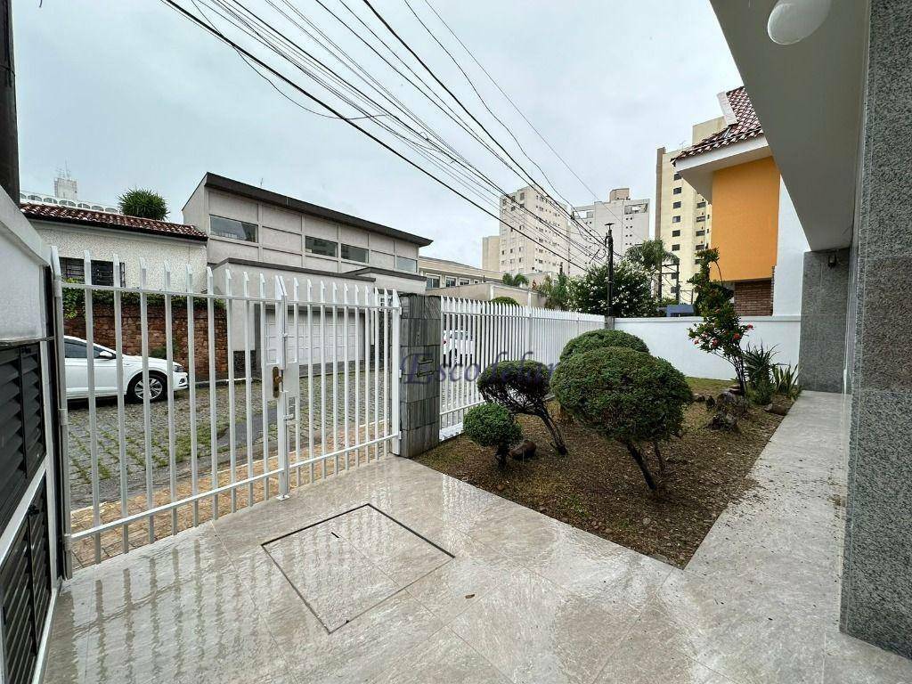 Casa à venda com 4 quartos, 300m² - Foto 2