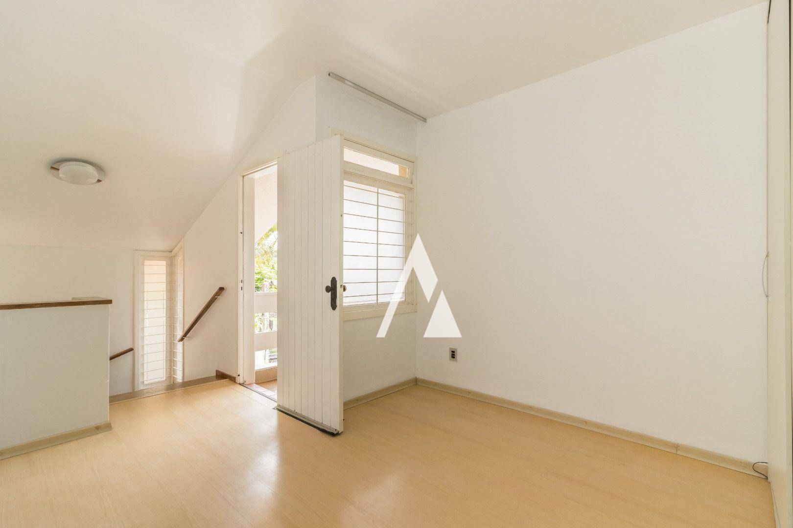 Casa à venda com 4 quartos, 250m² - Foto 14