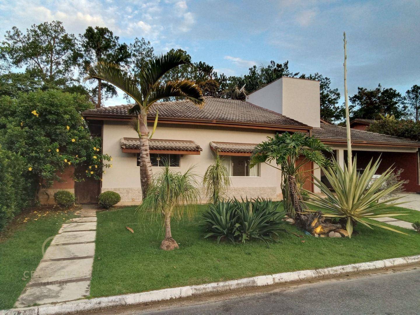 Casa, 4 quartos, 197 m² - Foto 1