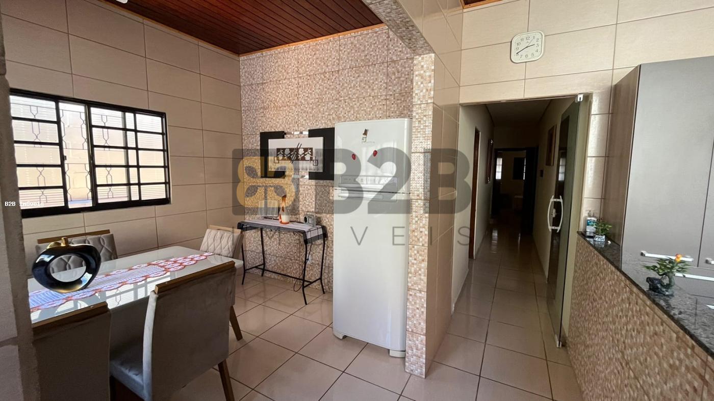 Casa à venda com 5 quartos, 193m² - Foto 10