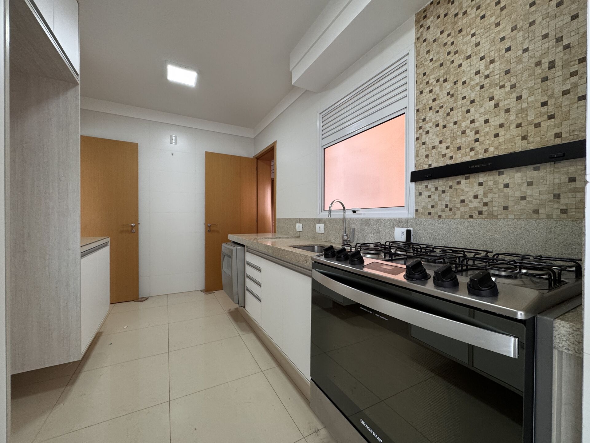 Apartamento para alugar com 3 quartos, 125m² - Foto 14