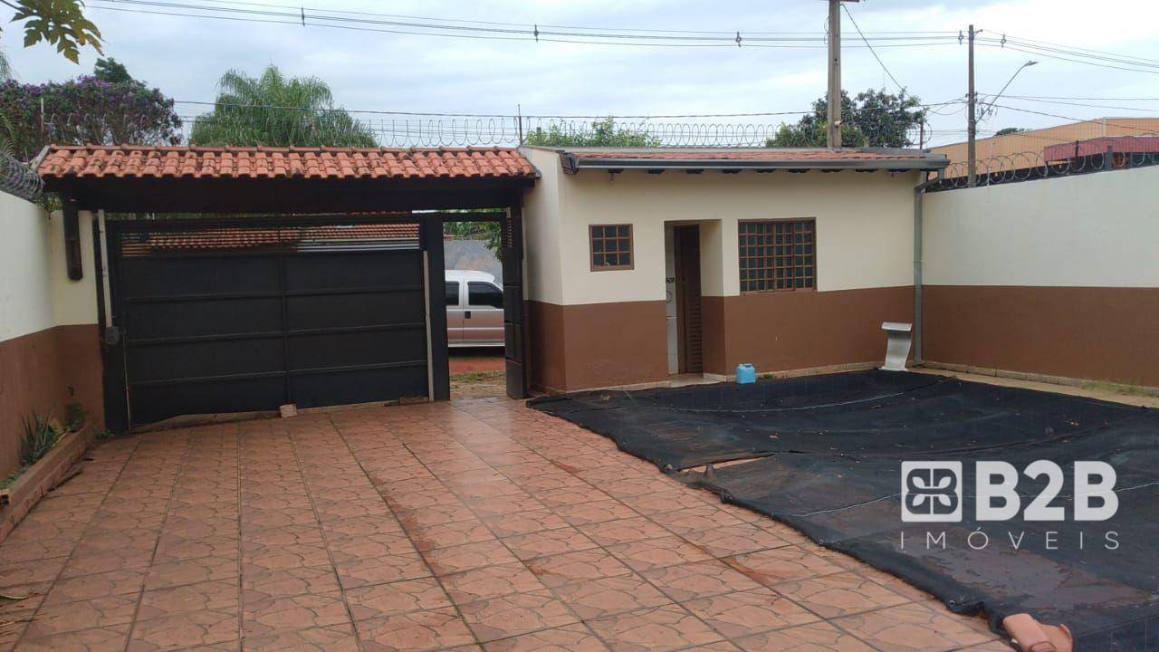 Chácara à venda com 3 quartos, 225m² - Foto 2