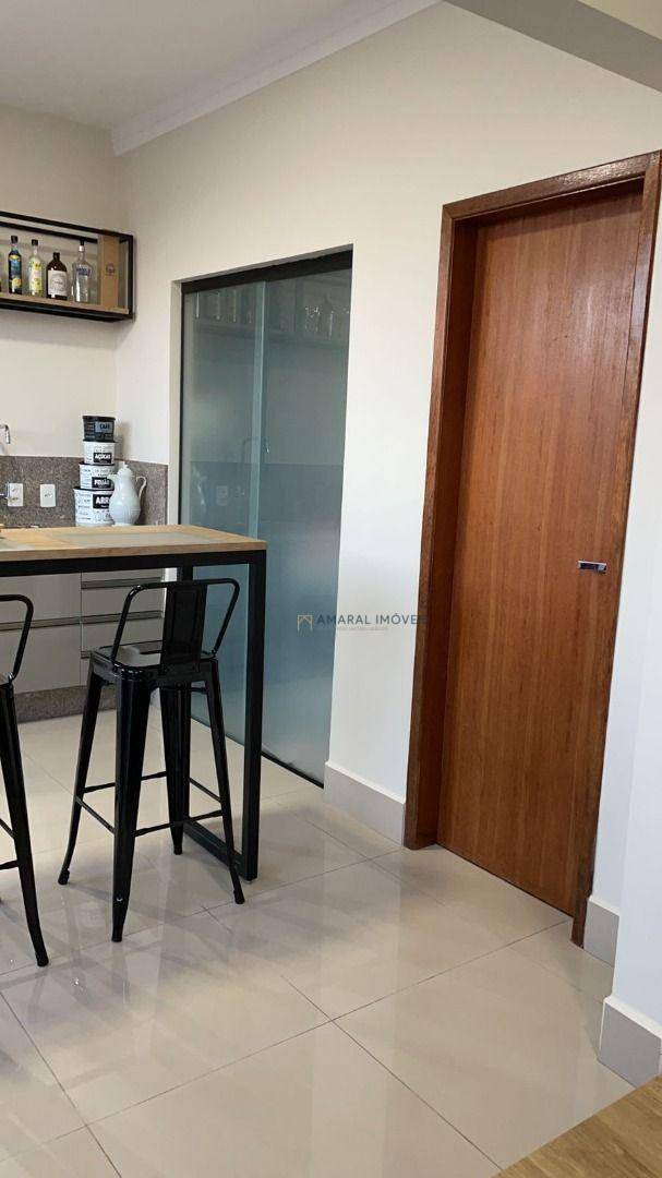 Casa de Condomínio à venda com 2 quartos, 125m² - Foto 2