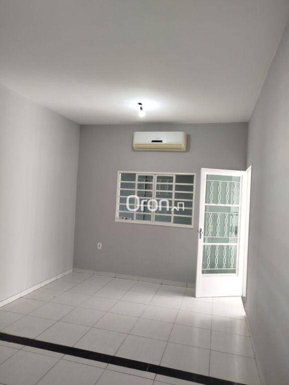 Casa à venda com 4 quartos, 200m² - Foto 3