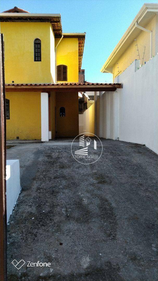 Sobrado à venda com 4 quartos, 200m² - Foto 3