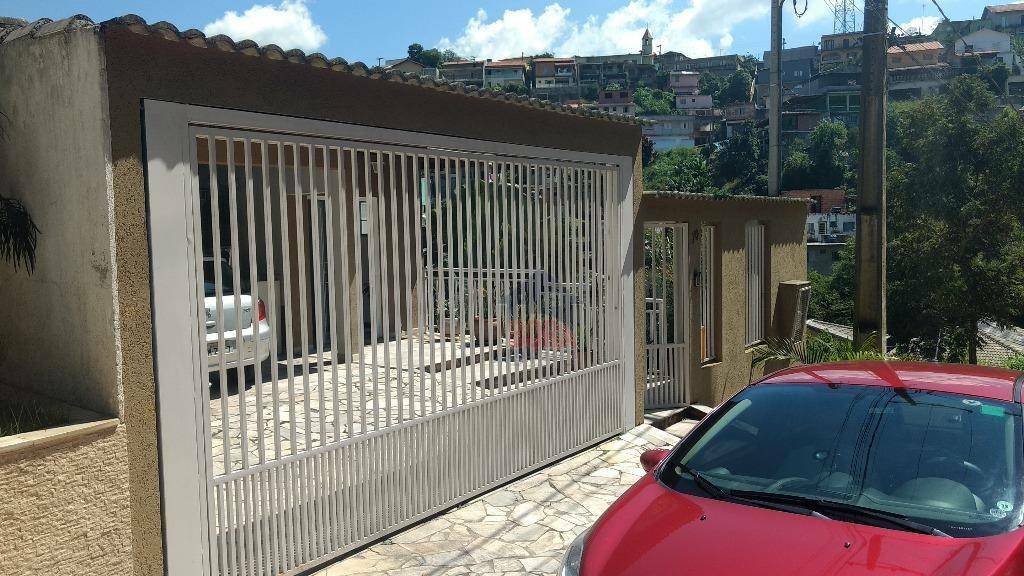 Casa de Condomínio à venda com 4 quartos, 245m² - Foto 2