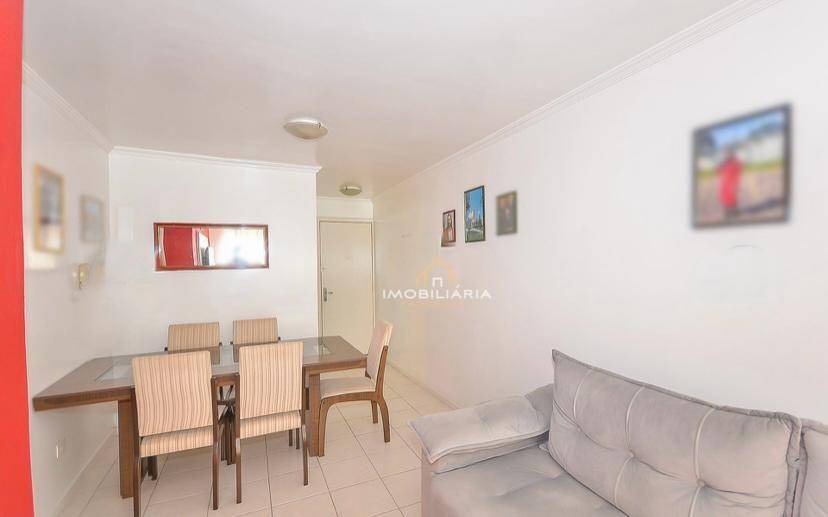 Apartamento à venda com 3 quartos, 70m² - Foto 2