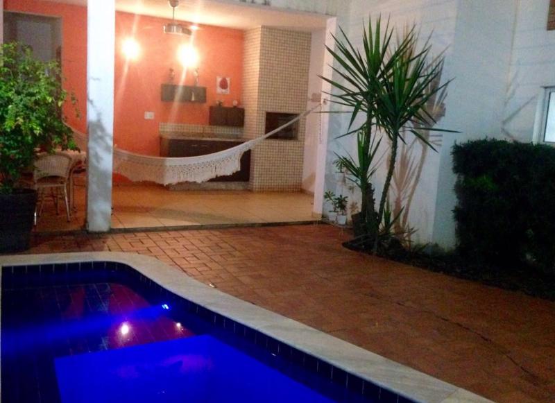 Casa de Condomínio à venda com 4 quartos, 205m² - Foto 1