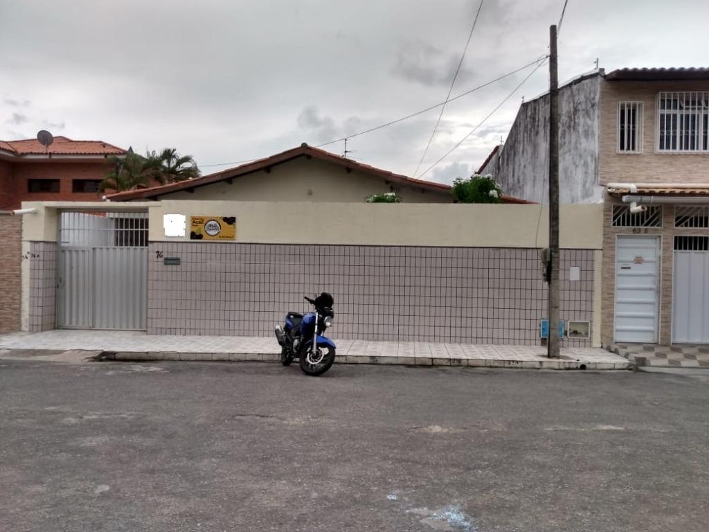 Casa à venda com 5 quartos, 300m² - Foto 1