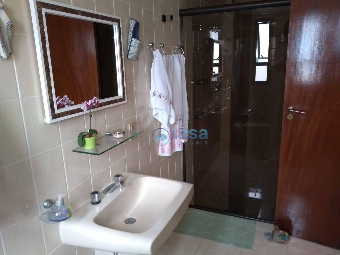 Apartamento à venda com 3 quartos, 140m² - Foto 18