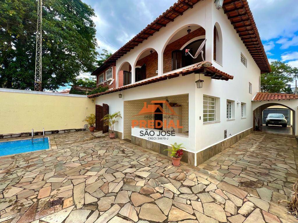 Casa à venda com 5 quartos, 275m² - Foto 2