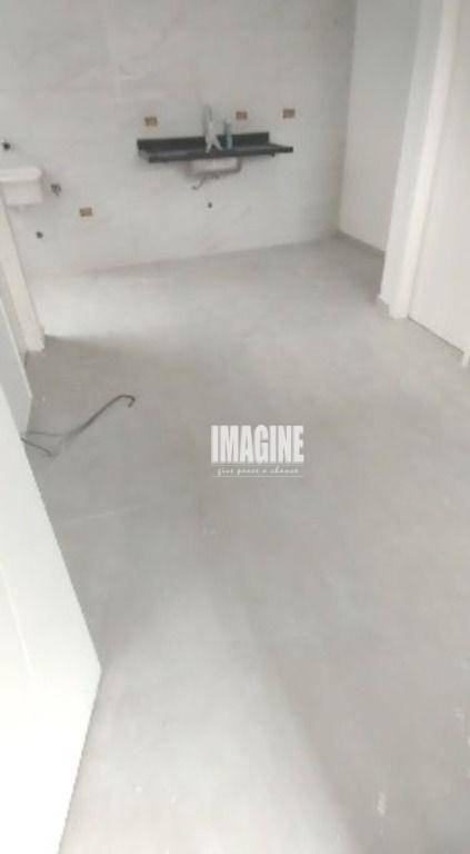 Apartamento à venda com 2 quartos, 34m² - Foto 2