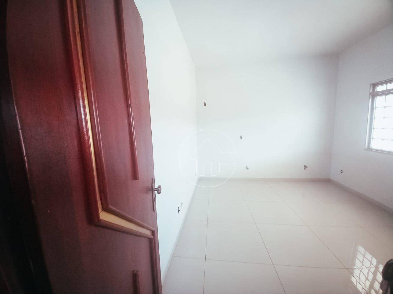 Casa à venda com 3 quartos, 300m² - Foto 36