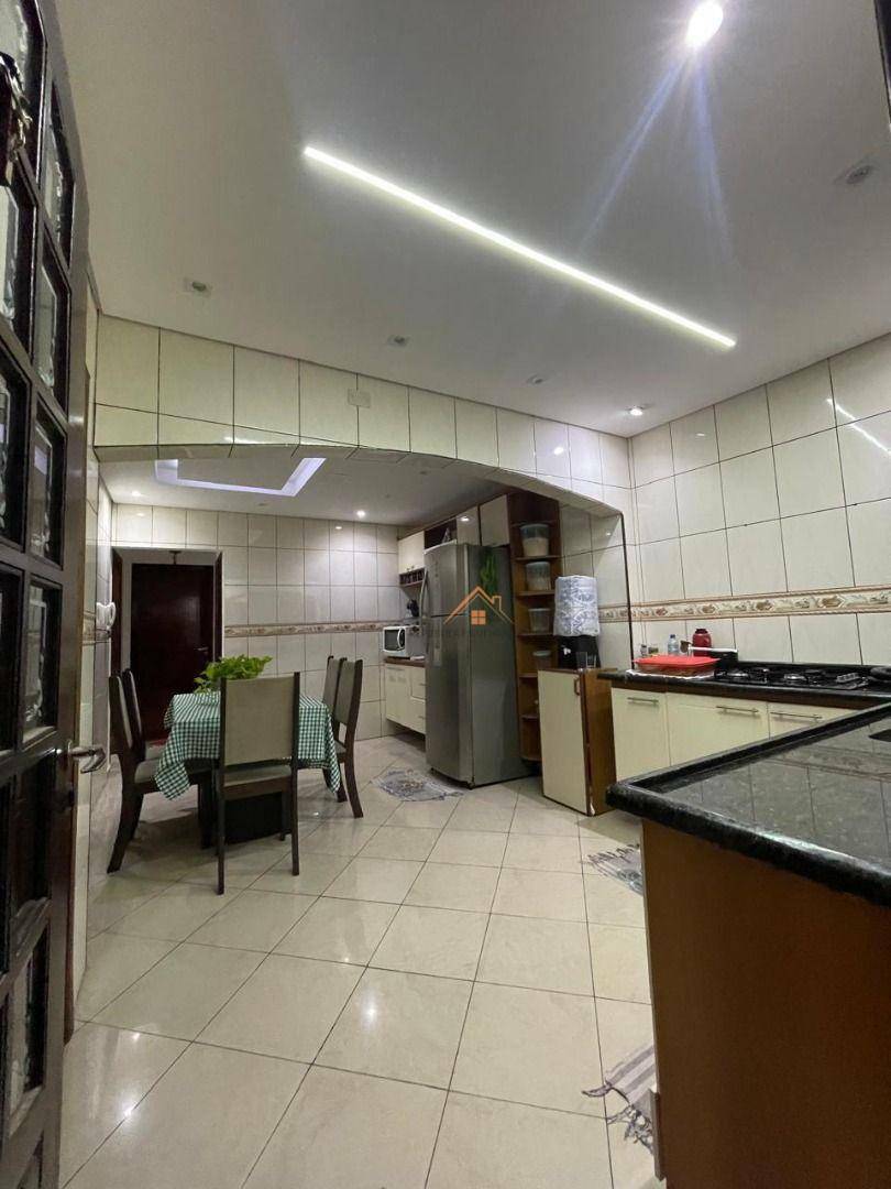 Sobrado à venda com 3 quartos, 157m² - Foto 14