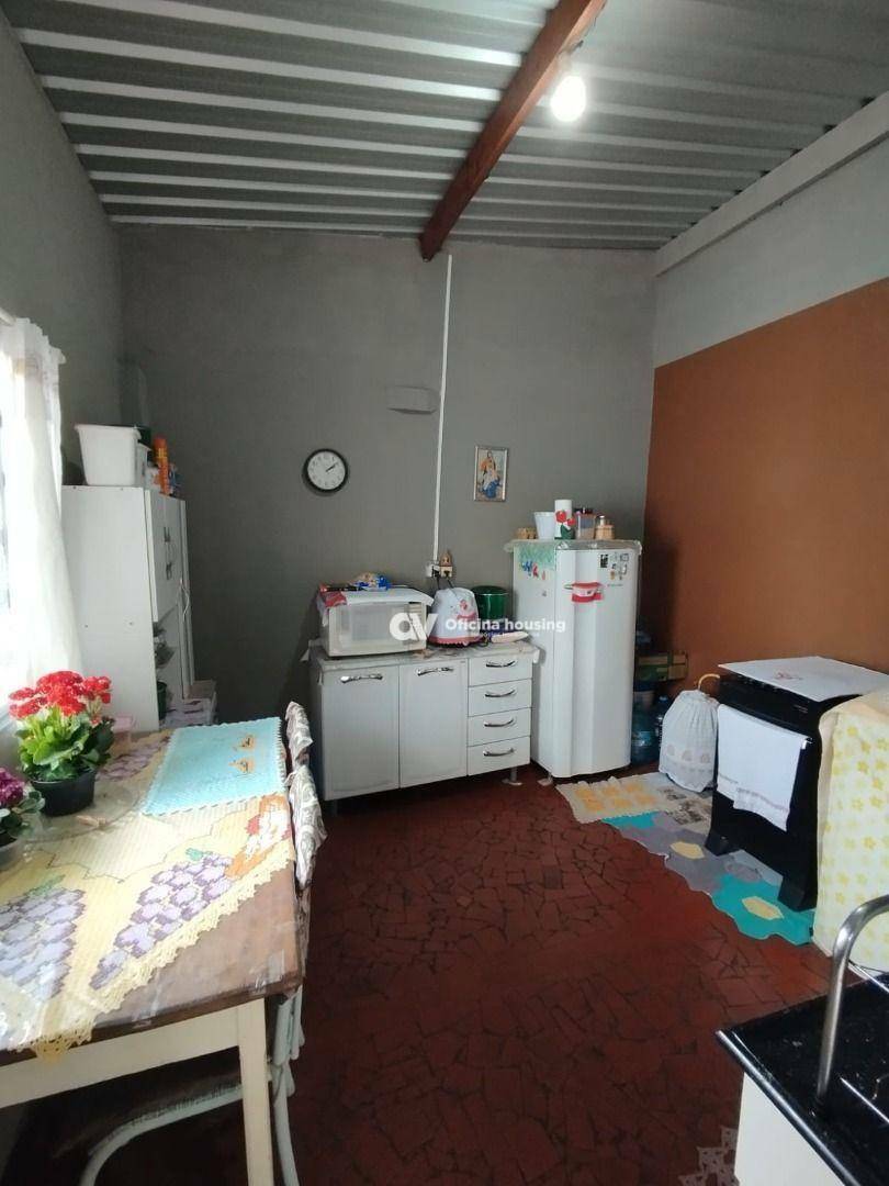 Casa à venda com 4 quartos, 108m² - Foto 12