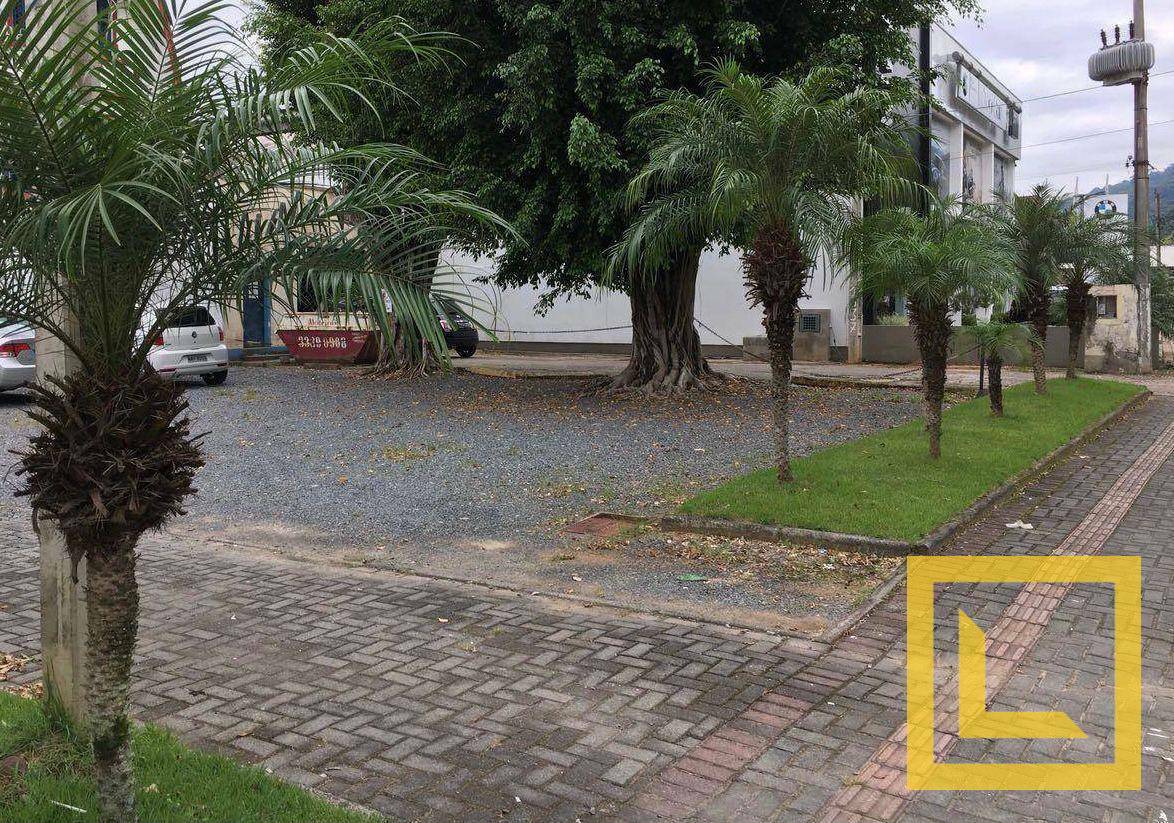 Casa à venda com 8 quartos, 300m² - Foto 5