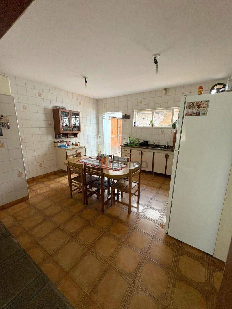 Casa à venda com 3 quartos, 344m² - Foto 17