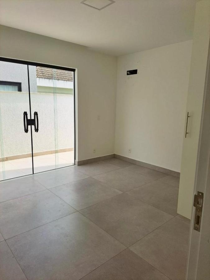 Casa de Condomínio para alugar com 4 quartos, 320m² - Foto 13