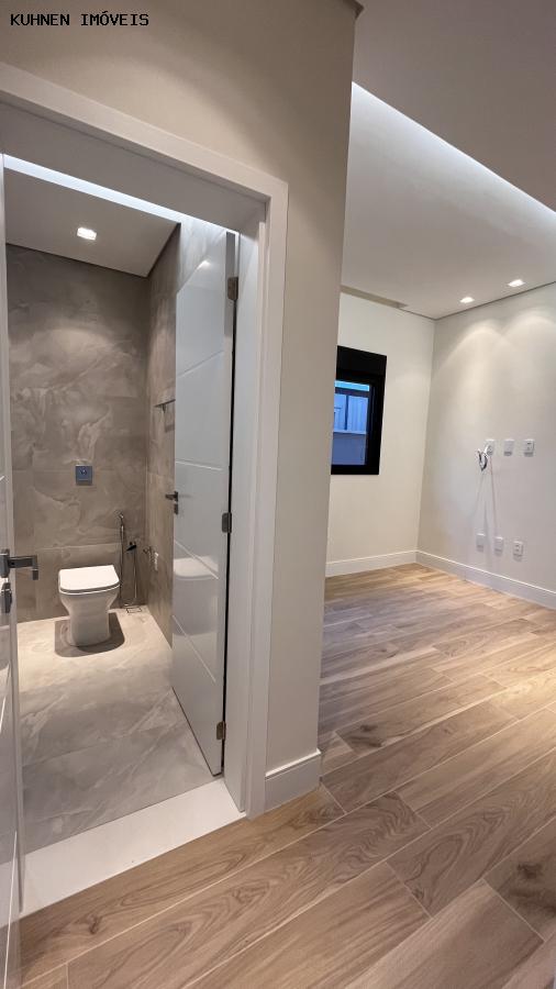 Casa de Condomínio à venda com 3 quartos, 250m² - Foto 2