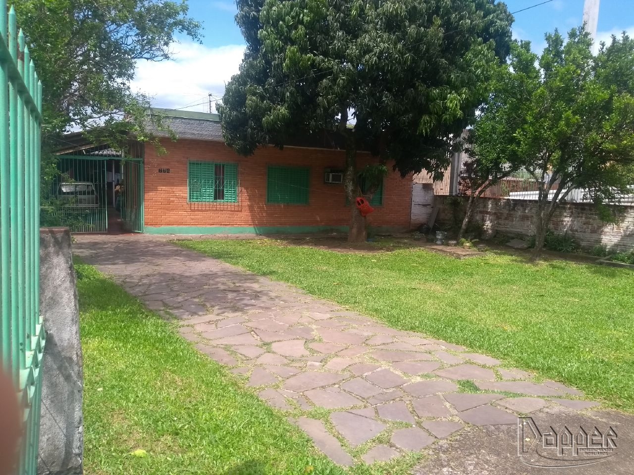 Casa à venda com 2 quartos, 100m² - Foto 2