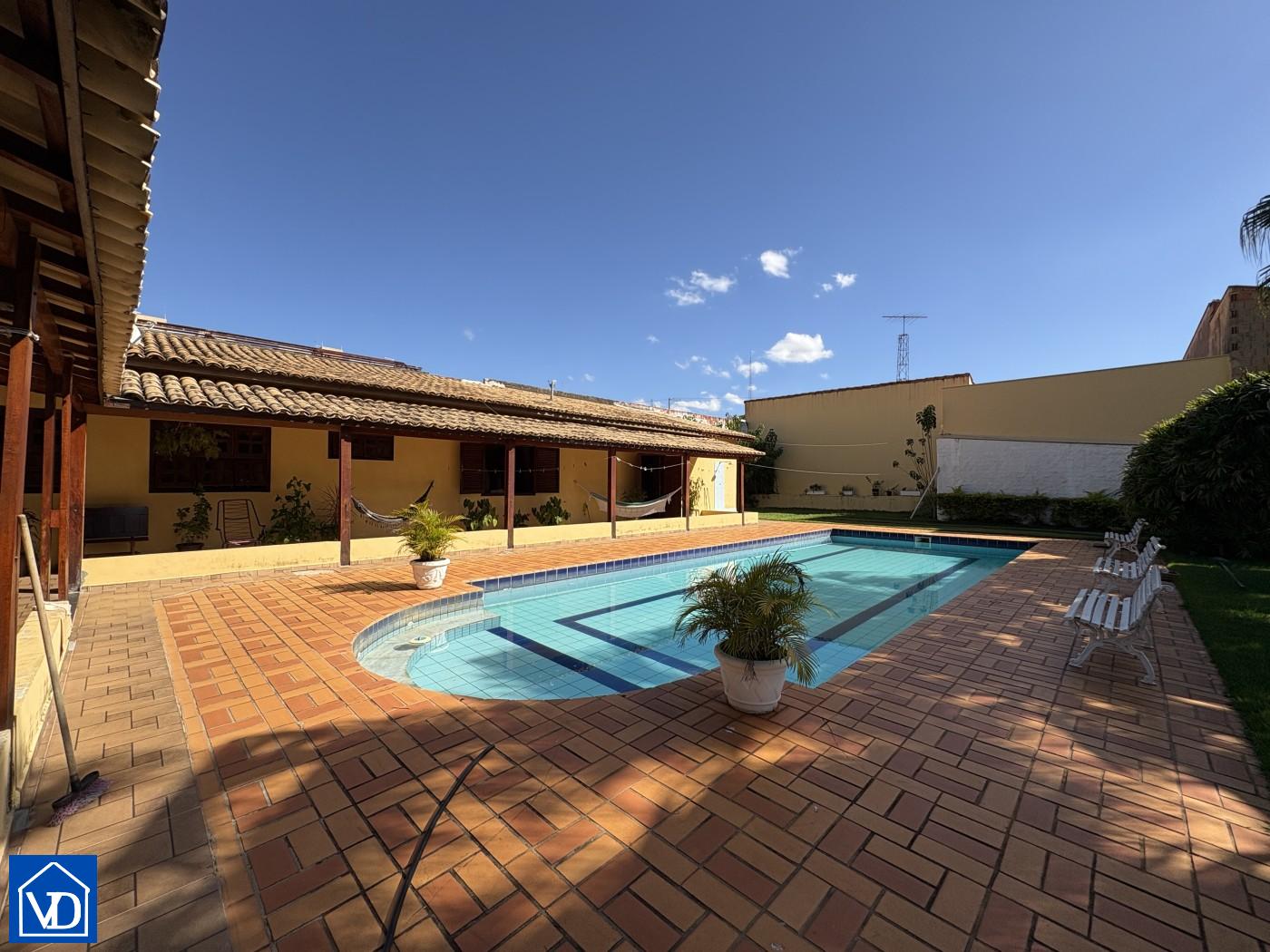 Chácara à venda com 2 quartos, 233m² - Foto 1